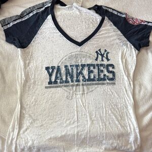 NY Yankees Women’s V-Neck Distressed Shirt - White and Navy